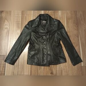 Maxima VINTAGE Black Leather Jacket with Fitted Silhouette